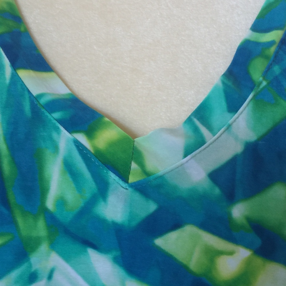 Top - Abstract - Picture 2 of 6